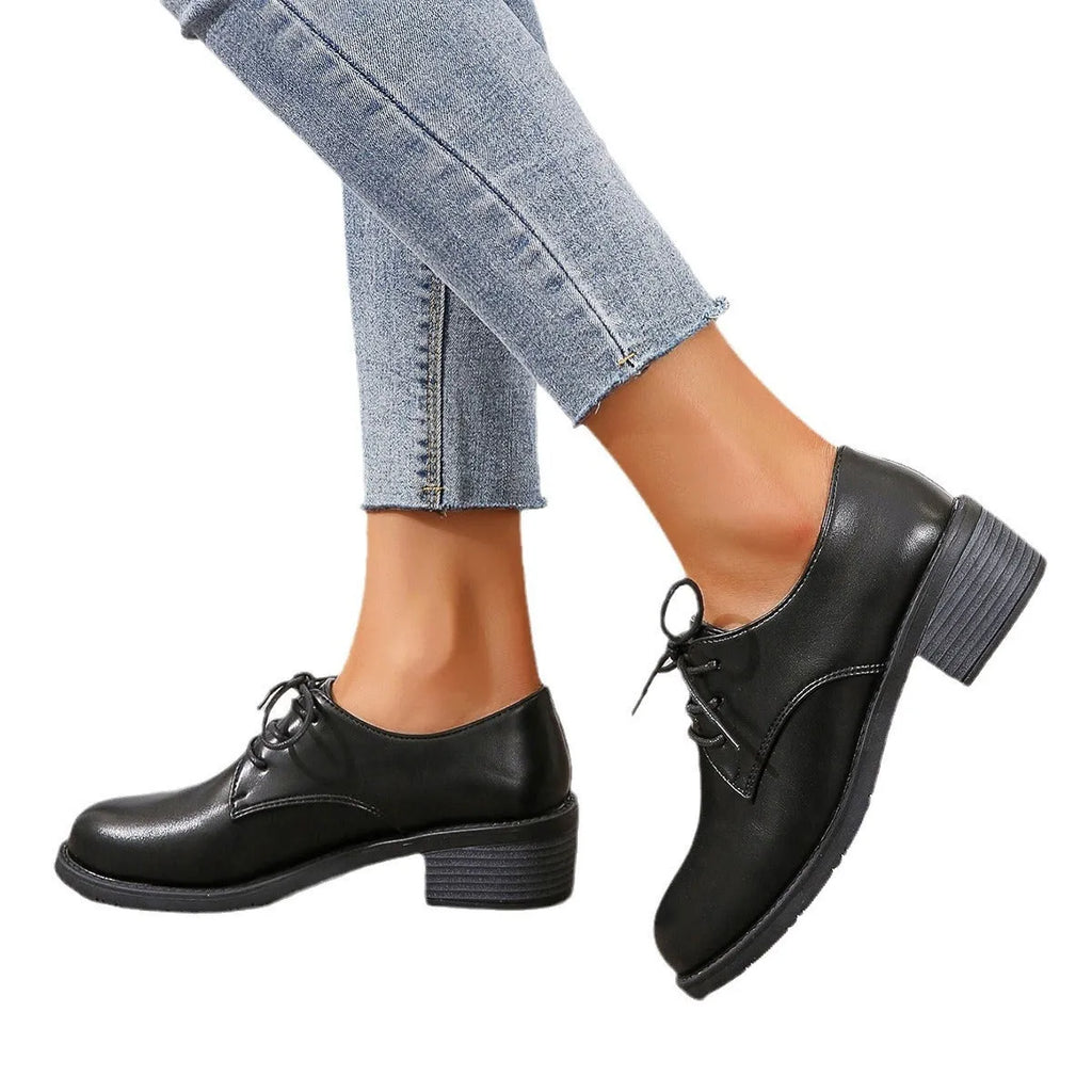 Black women's shoes with chunky 3-5cm heel, low-top design, and rubber sole for hiking