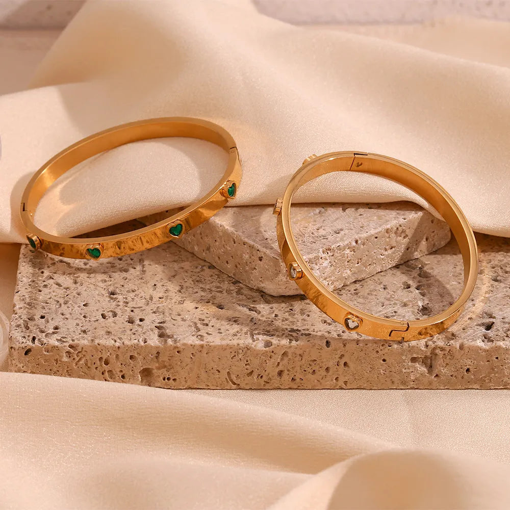 Stainless steel bracelet with a micro-inlaid peach heart charm in a choice of green or white diamond colour.