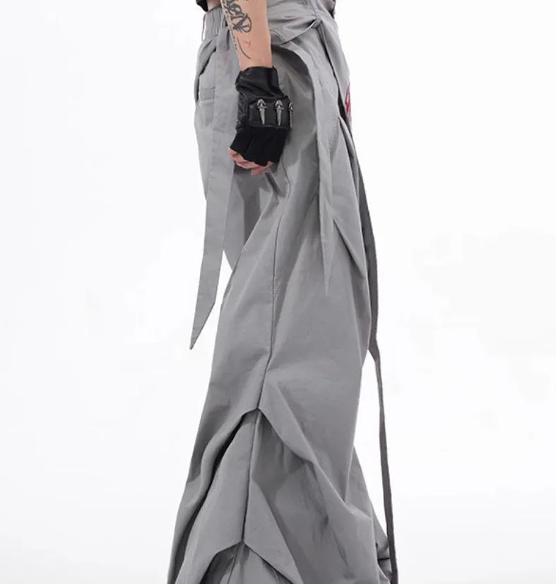 Boy modelling black wide-leg Korean-style summer trousers.