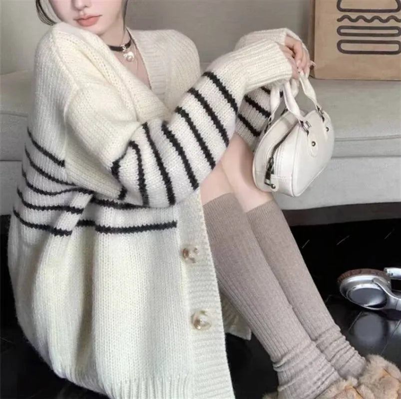 Collar button cardigan with 3D pattern texture, button-front closure, and regular sleeves in Japanese-Korean casual style