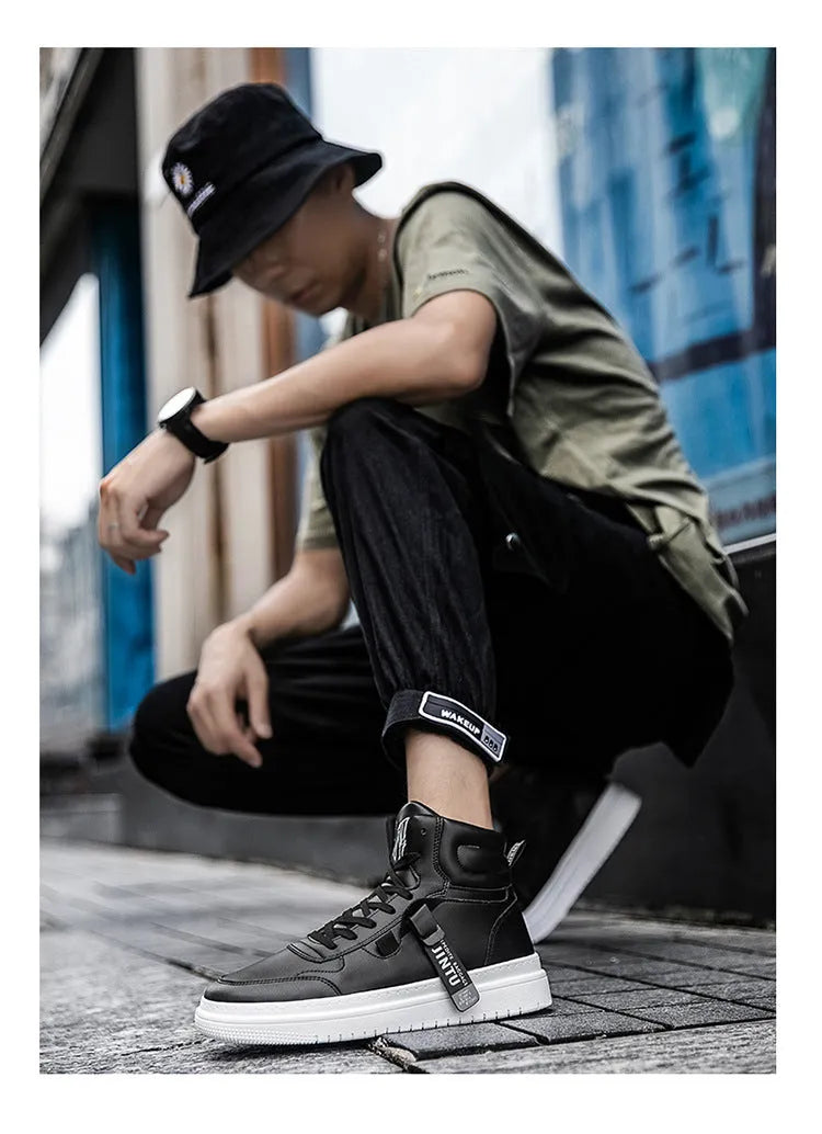 Men's Korean style short boots in artificial PU, shown in black and white, sizes 39 to 44