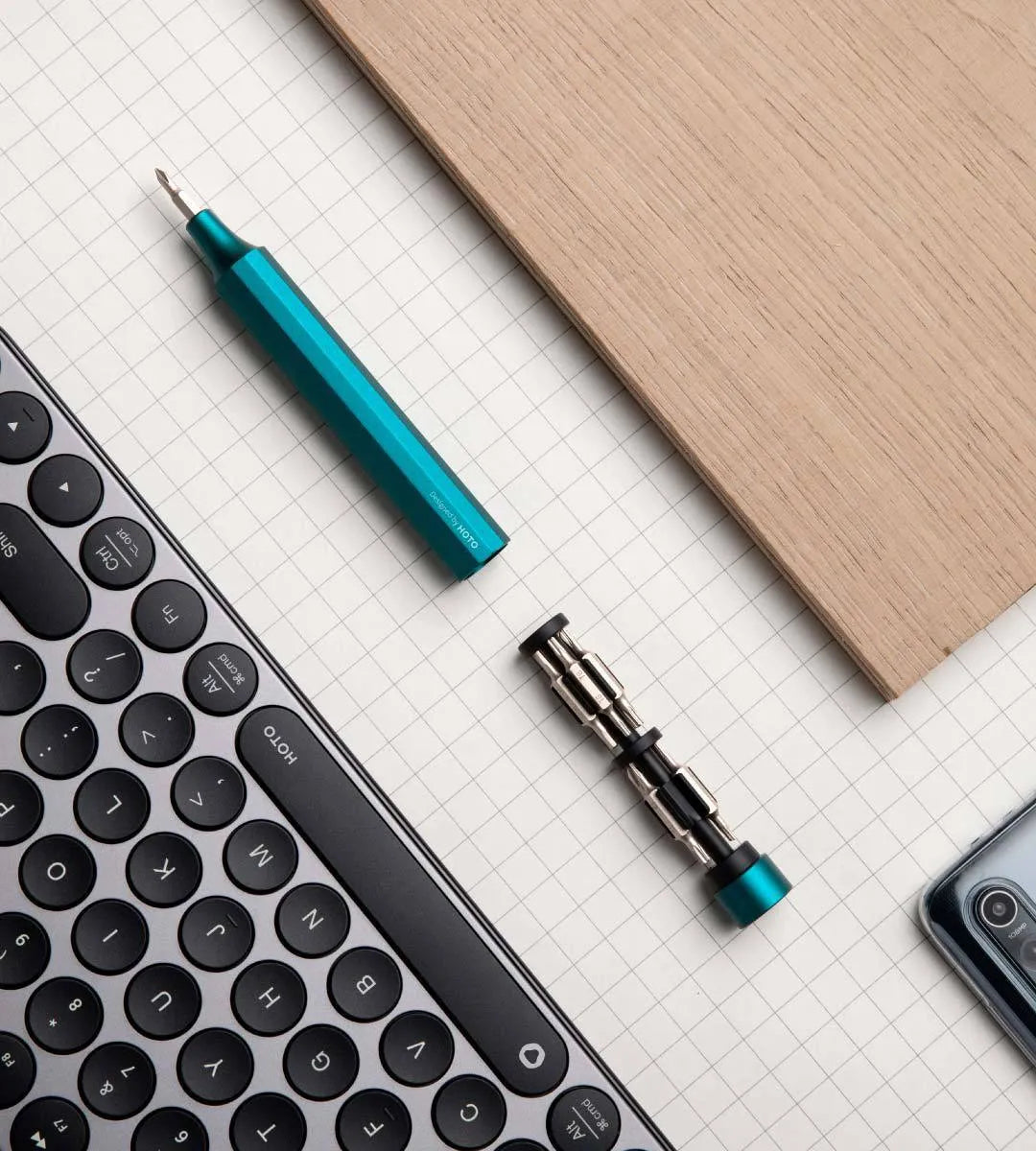 Black repair screwdriver set with 24-in-1 bits for mobile phone and computer disassembly, showing aluminium alloy body and magnetic storage.