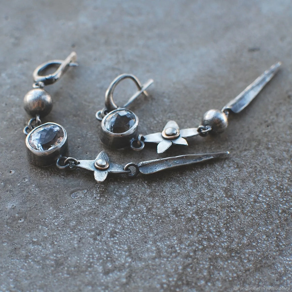 Hesheng geometric XINGX pendant earrings with antique silver finish and rhinestones, 5cm length