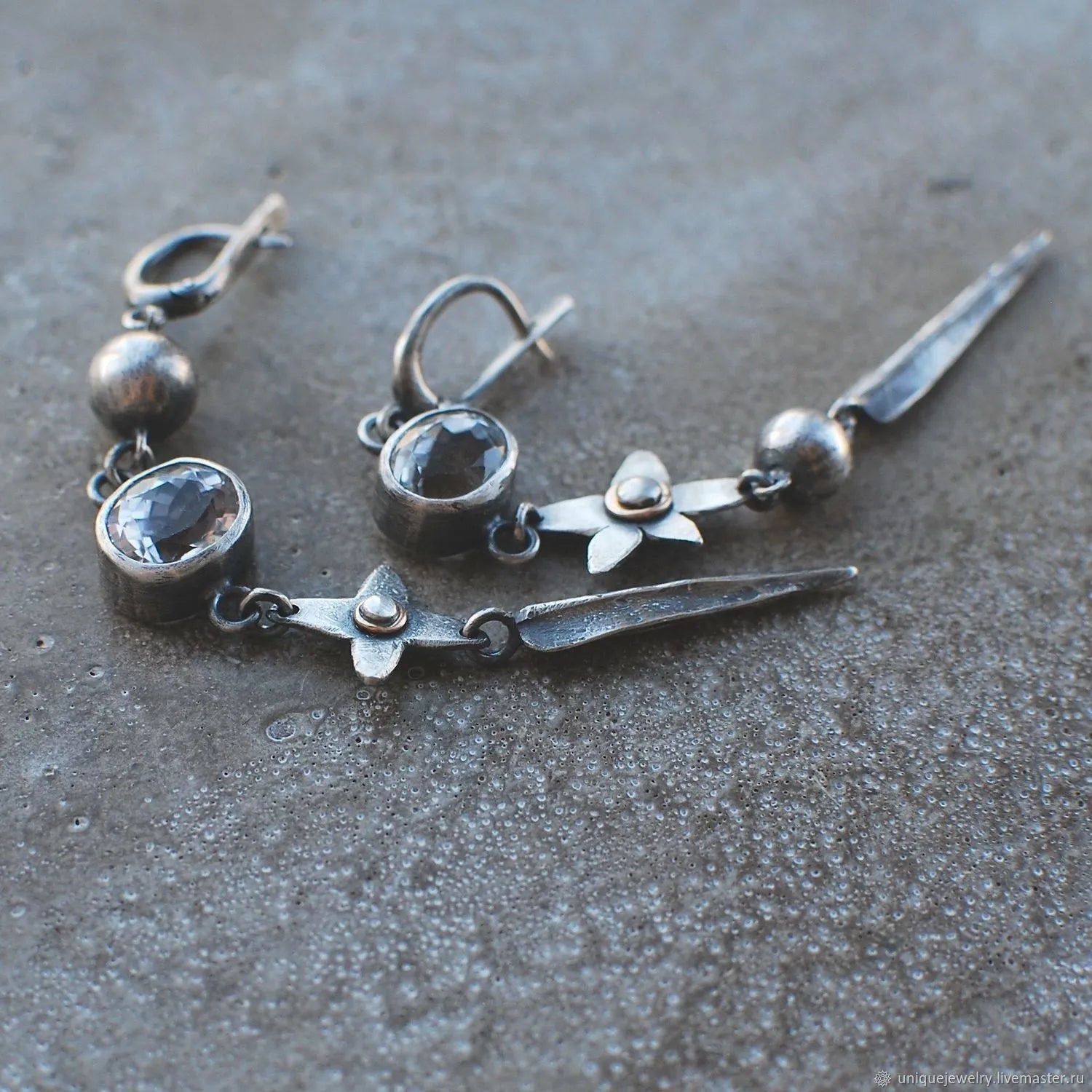 Hesheng geometric XINGX pendant earrings with antique silver finish and rhinestones, 5cm length