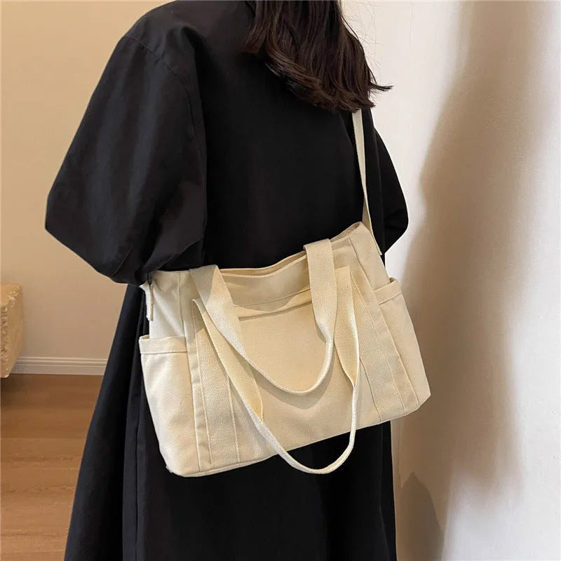 Women's shoulder tote bag in solid colour with sandwich pocket and internal mobile phone compartment for leisure travel