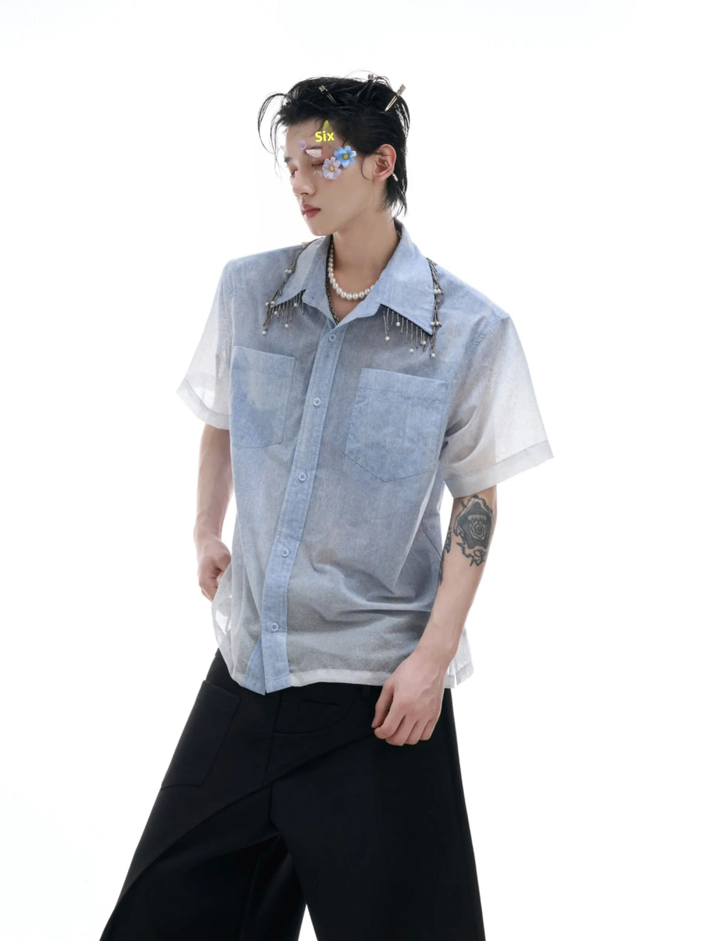 Blue to white gradient short-sleeved shirt with loose fit and half sleeves for summer wear
