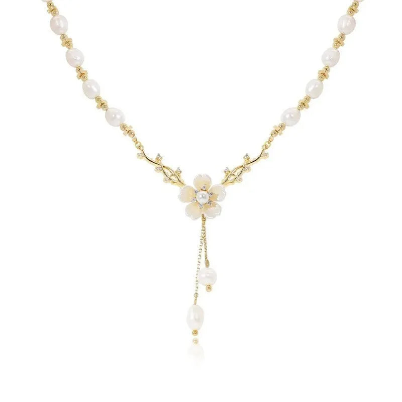 Alloy pearl flower necklace with floral chain design in Q9 colour for women's fashion jewellery