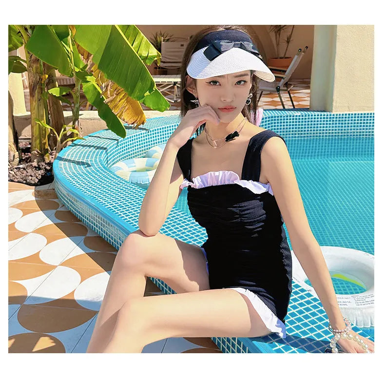 Women's solid colour one-piece swimsuit with suspender straps in jumpsuit design