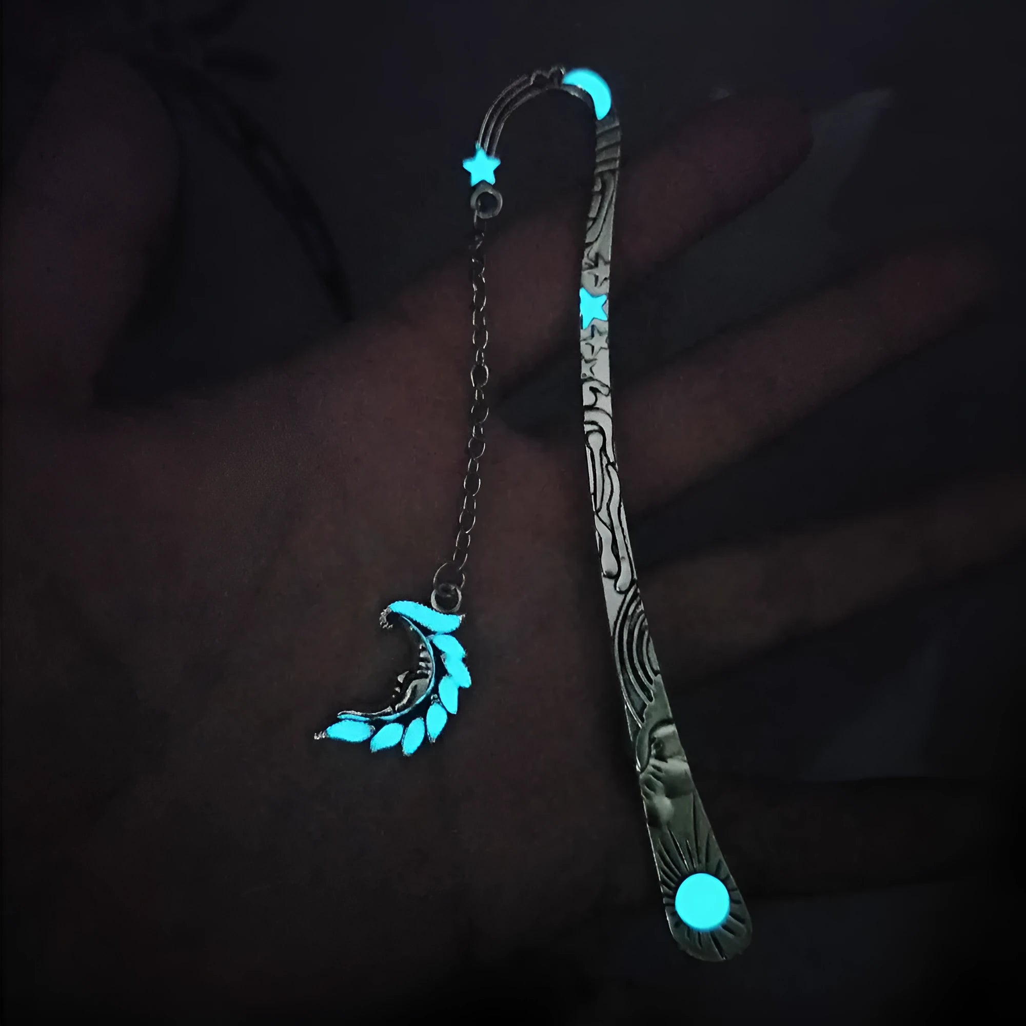 Retro five-pointed star metal bookmark with fluorescent finish and celestial motifs