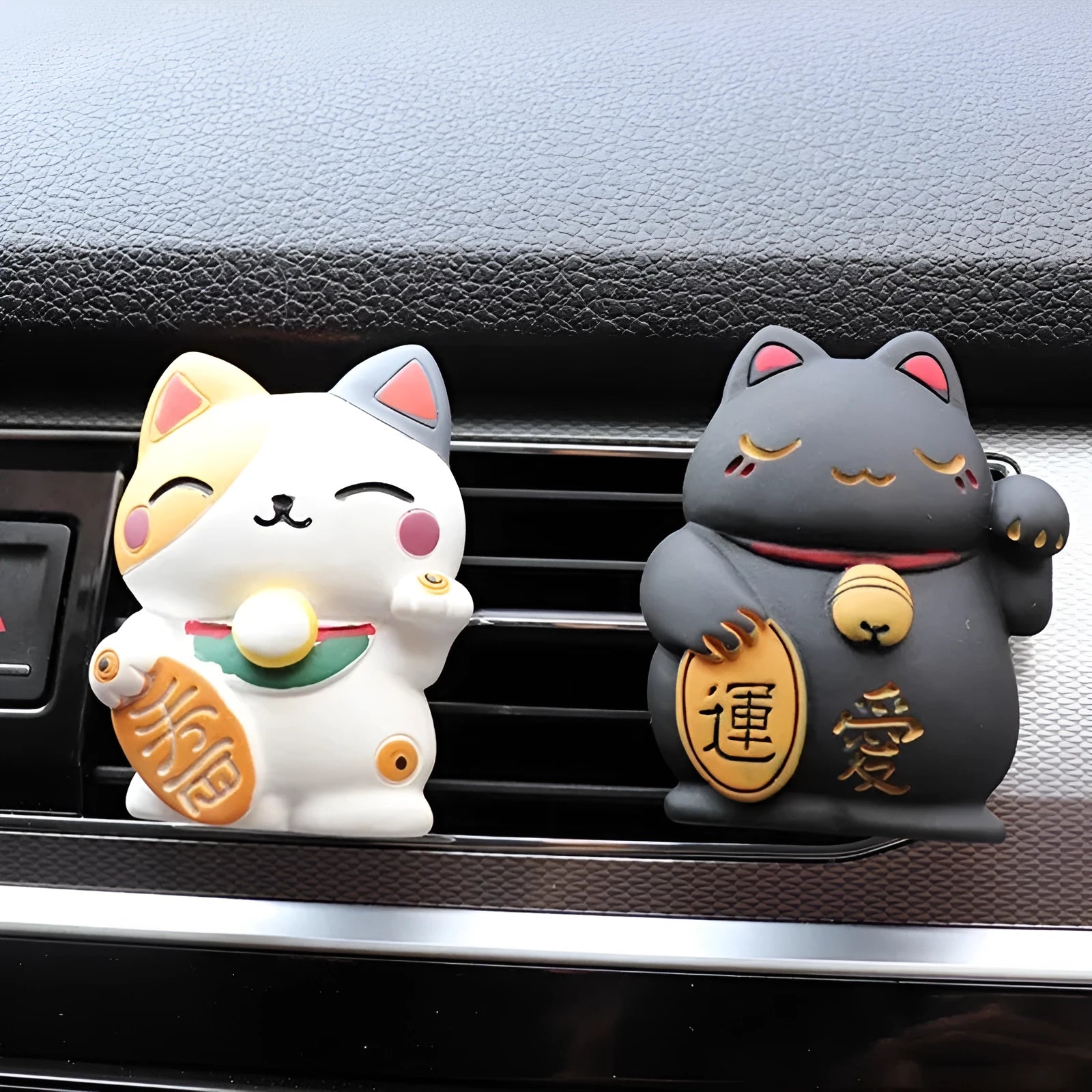 Black and white cat design resin car vent aromatherapy clip with cotton pads