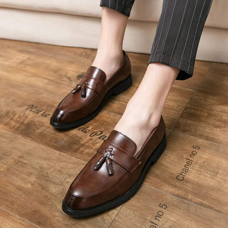 Men's black slip-on business casual shoes with a tassel, made from artificial PU leather with a rubber sole.