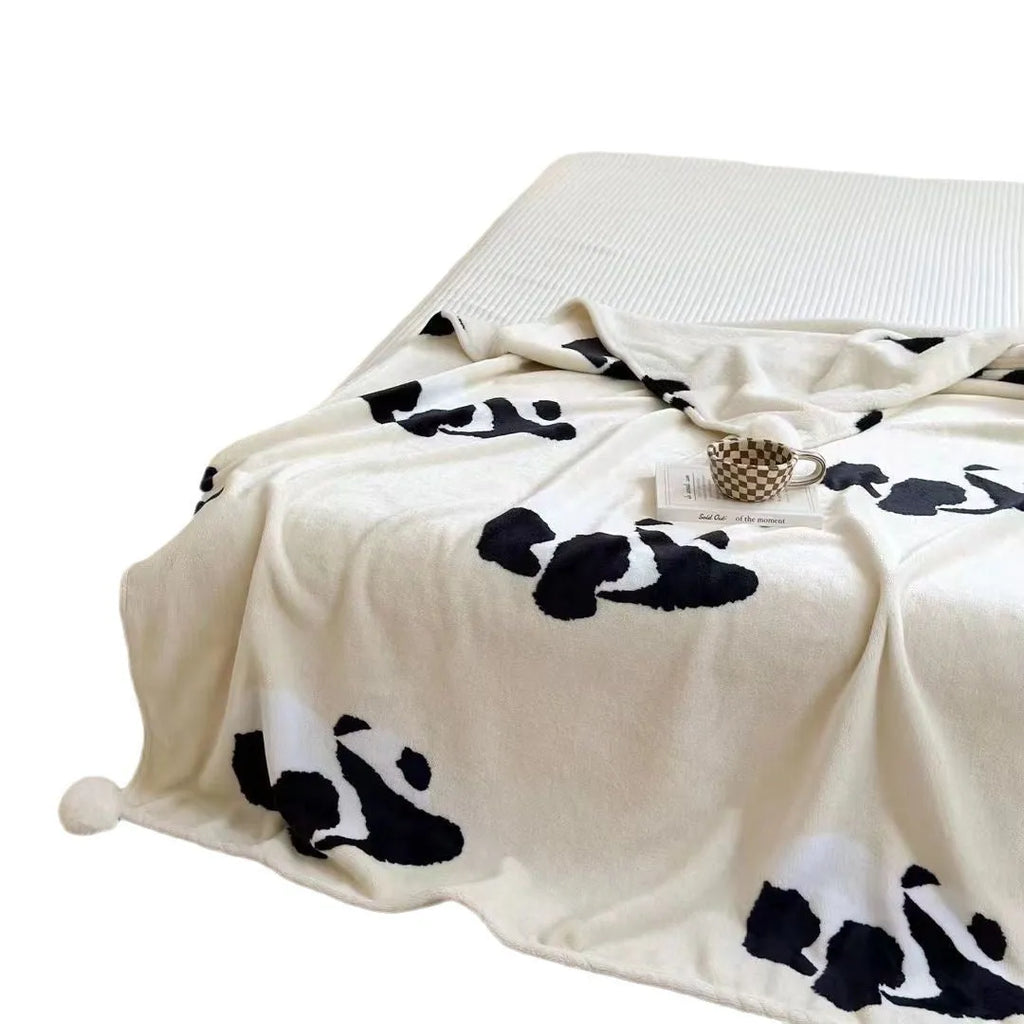 Panda cartoon pattern flannel blanket measuring 150x200cm on single bed