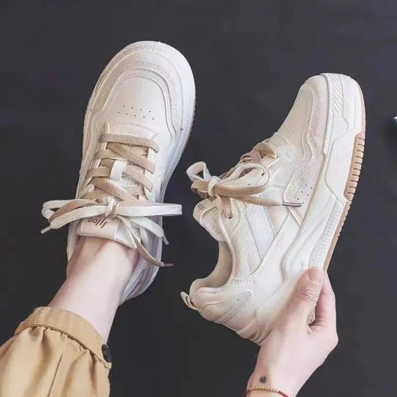 Low-top sneakers in beige and pink with 2.5cm rubber sole and imitation leather lining