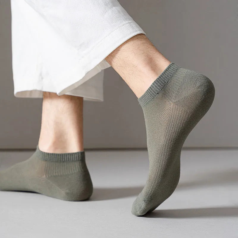 Solid colour polyester boat socks showing low-cut design and moisture-wicking properties