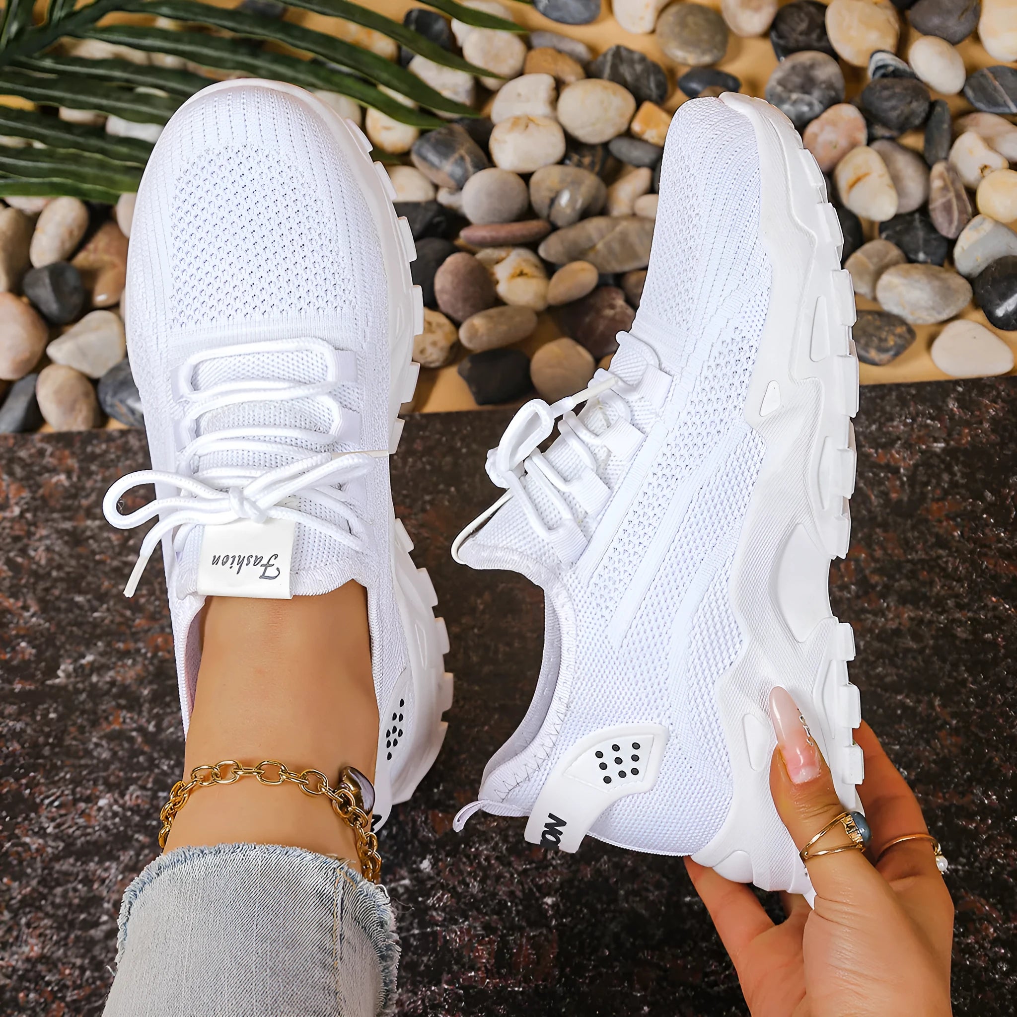 Women's low-top mesh sneakers in grey with a flyknit pattern and platform sole.