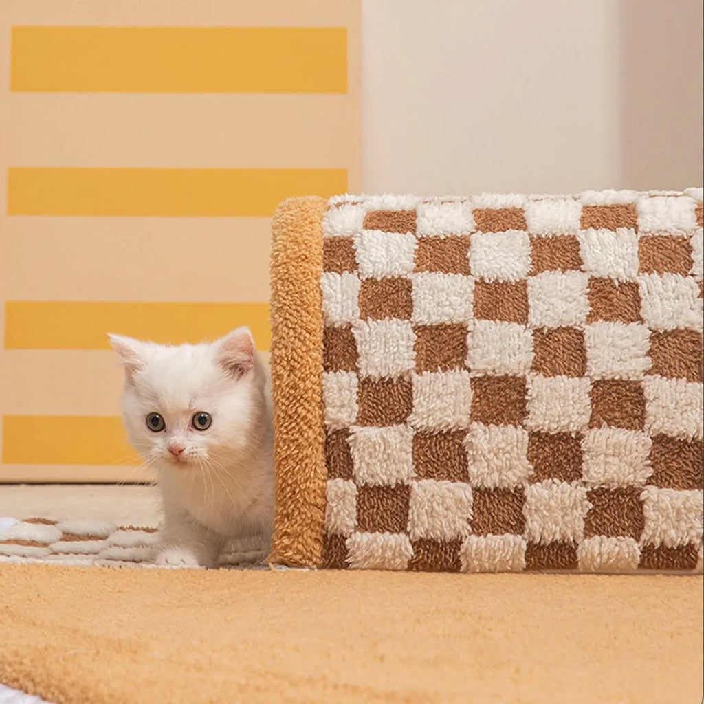 Fan-shaped plush pet bed with tunnel in coffee or yellow, sizes 60cm or 80cm, anti-slip base