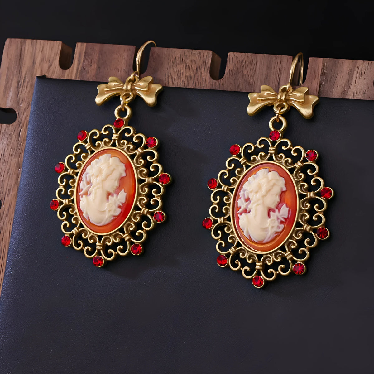 Retro court beauty head alloy drop earrings with bow detail and electroplated finish, one pair