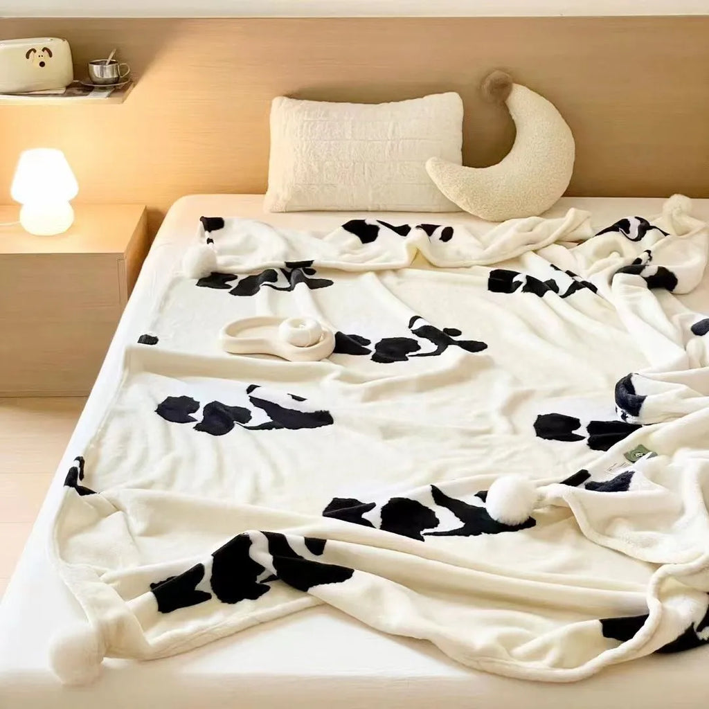 Panda cartoon pattern flannel blanket measuring 150x200cm on single bed