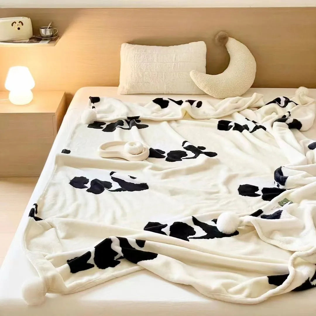 Panda cartoon pattern flannel blanket measuring 150x200cm on single bed