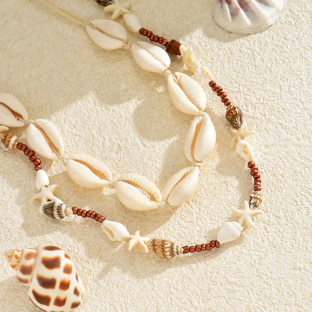 Women's geometric shell necklace on regular chain, natural colour X1900, bohemian style