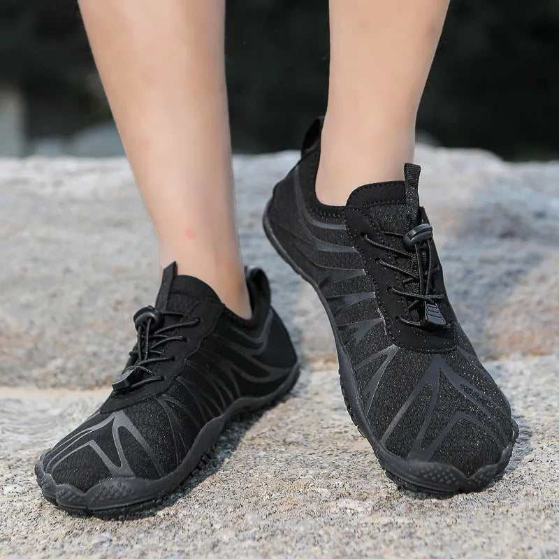 Casual low-top sports running shoes for men and women with lace-up front and multi-colour options