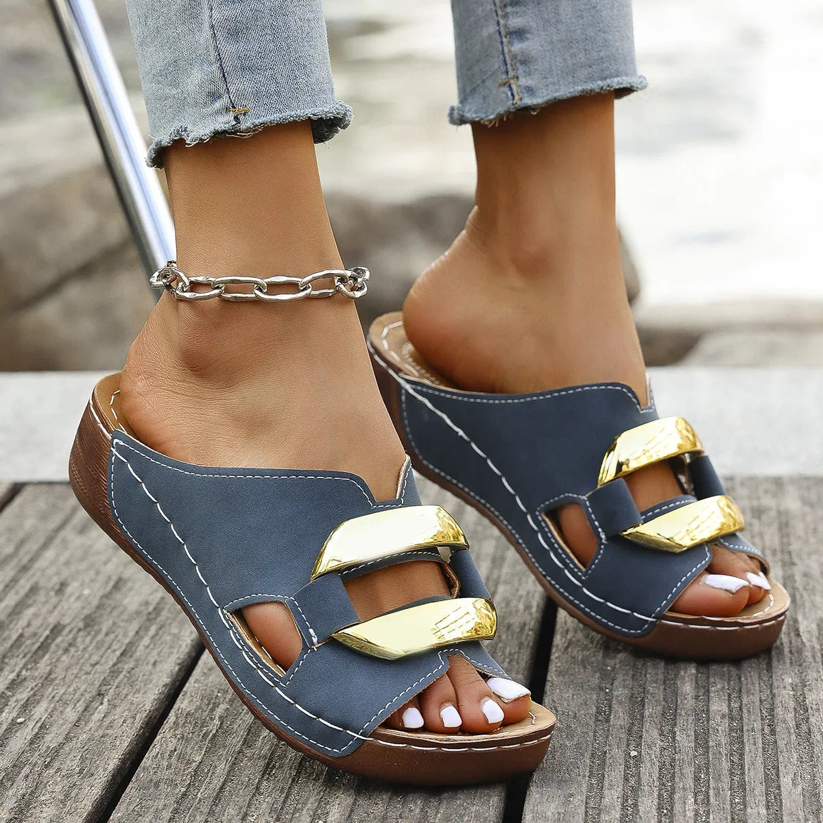 Roman-style platform flip-flops in sea blue with 2.5cm heel and metal decoration on artificial PU upper