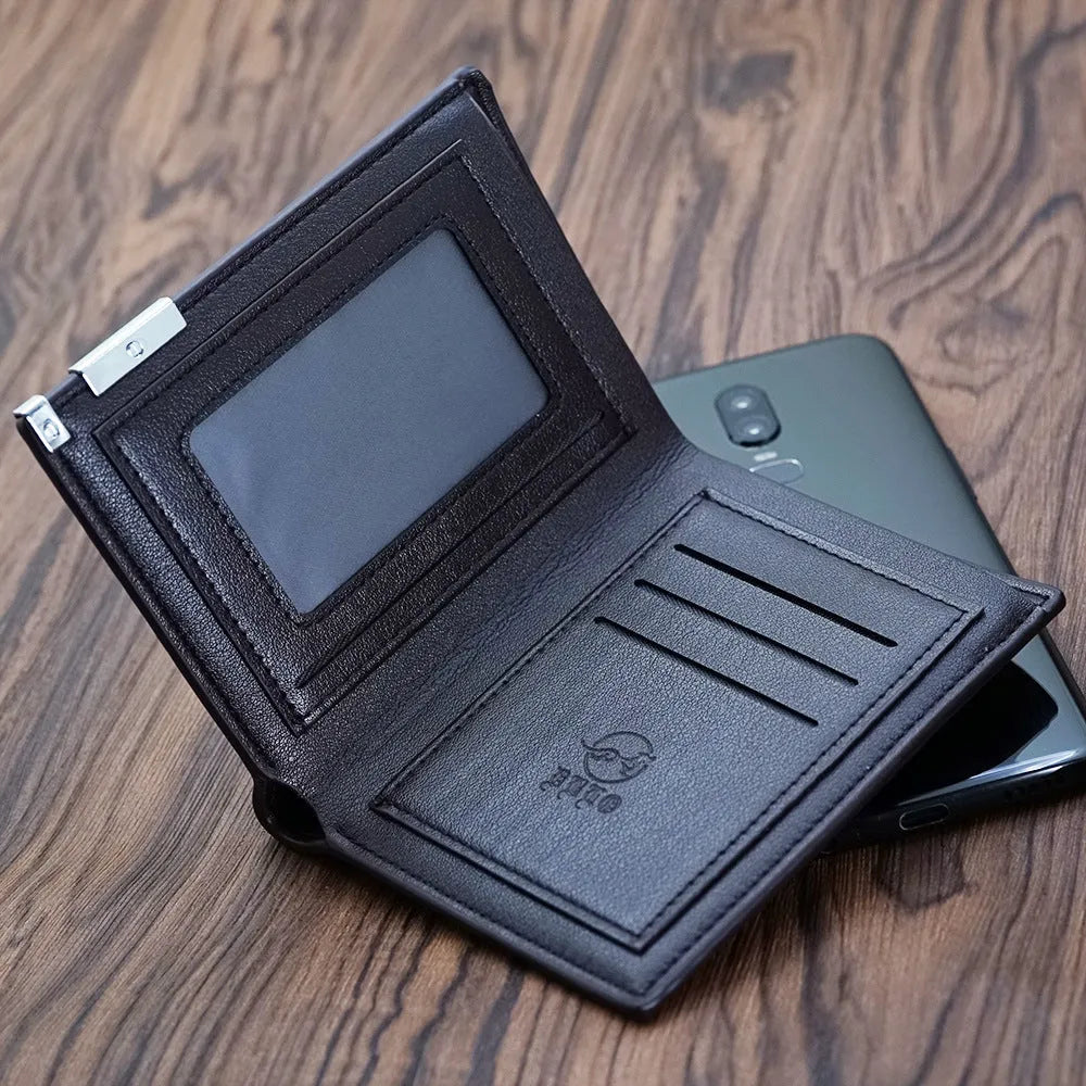 Men's leather wallet with zipper closure in classic colour, individually packaged for gifting