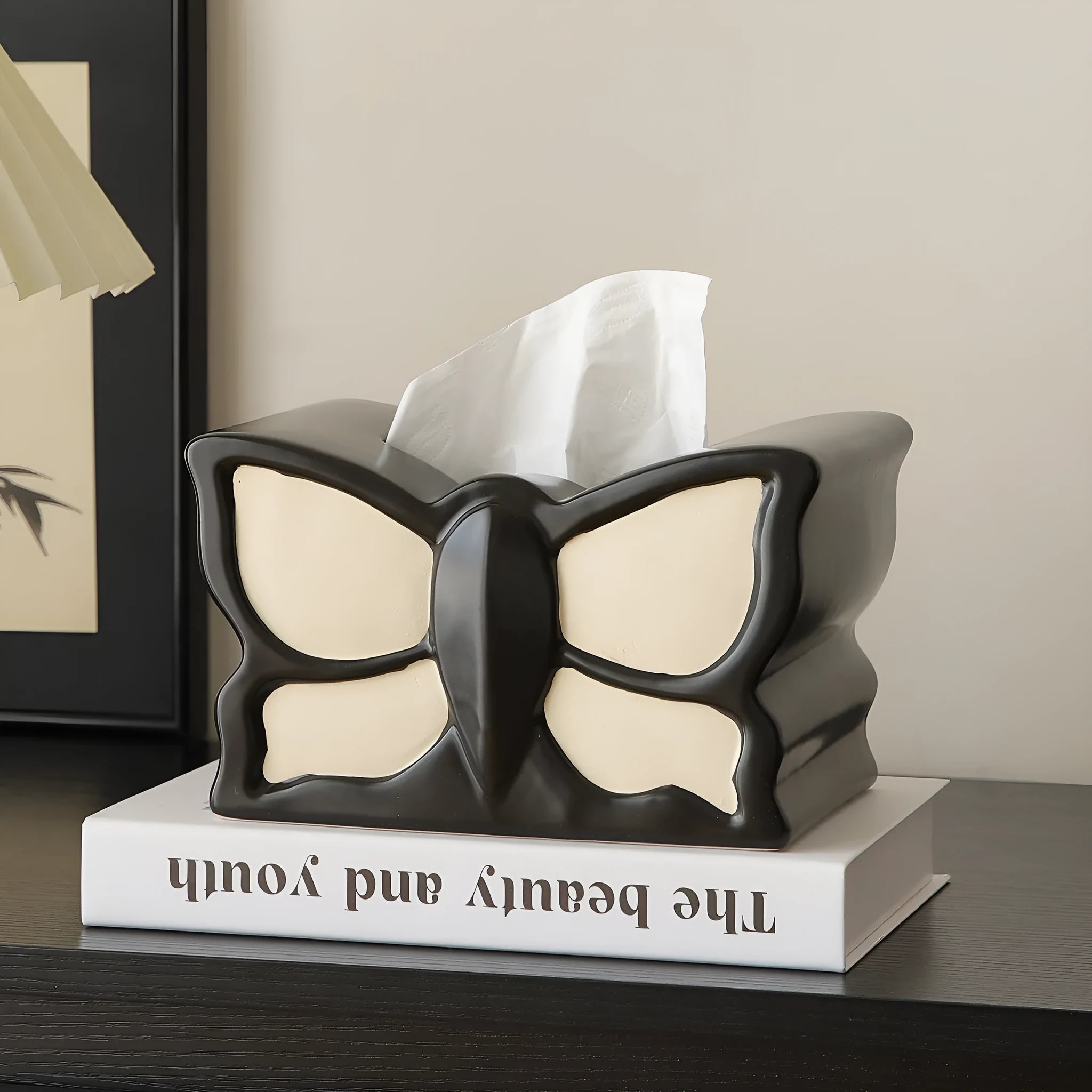 Ceramic butterfly vase and matching tissue box set with light luxury design for living rooms