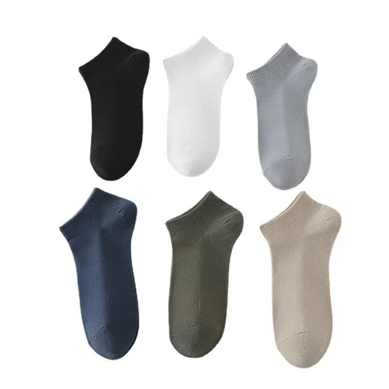 Solid colour polyester boat socks showing low-cut design and moisture-wicking properties