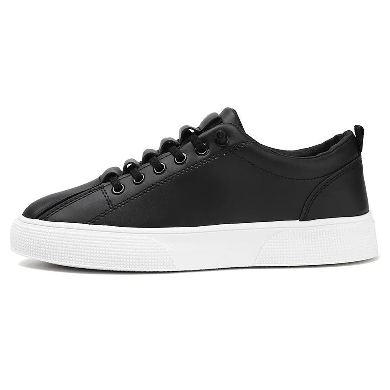 Men's low-top black and white sports casual shoes with synthetic leather upper and round toe.