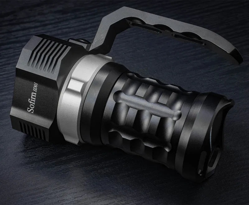 Aluminium alloy diving flashlight with 350 lumen brightness, 18cm length, waterproof for outdoor use