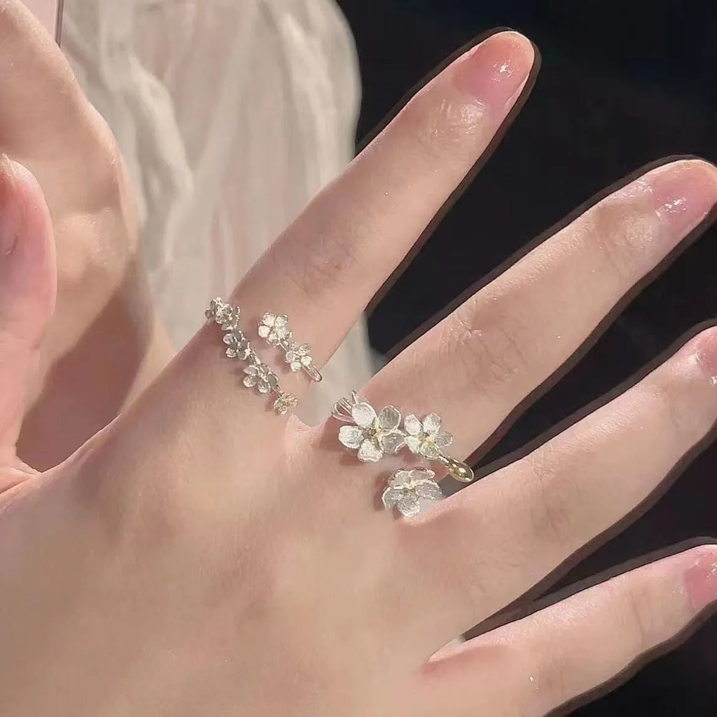 Adjustable open-mouth ring with three-dimensional jasmine and camellia floral patterns in electroplated finish