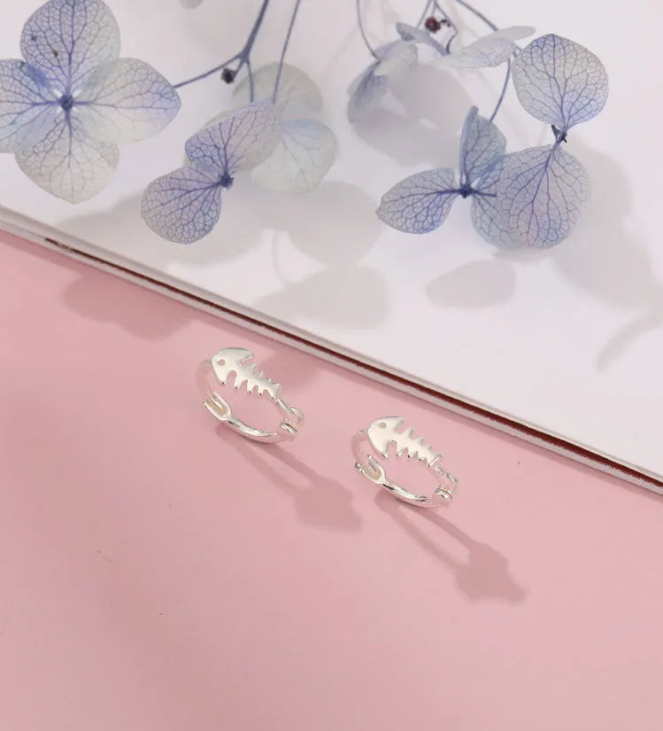 S925 silver fishbone ear studs, small electroplated silver women's earrings with fish bone ear clasp