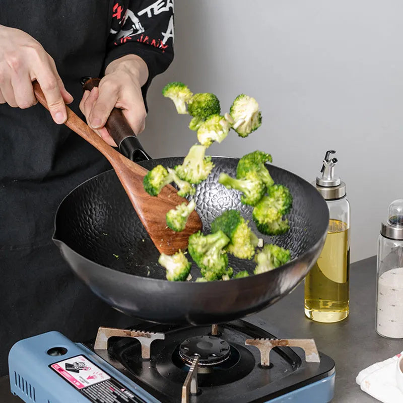 Traditional black iron wok with long wooden handle, 32cm diameter cooking pan