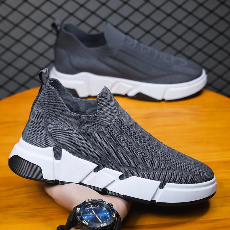 Men's slip-on casual sports shoes with flyknit mesh upper and sock cuffs, mid-top, PVC sole
