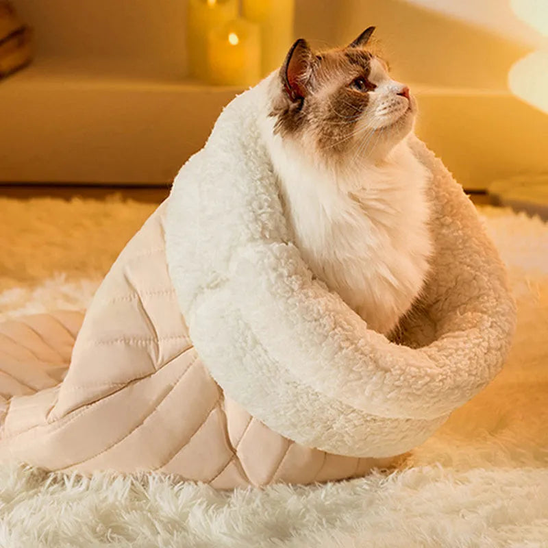 Cat sleeping bag with bear pattern in fleece fabric with PP cotton filling