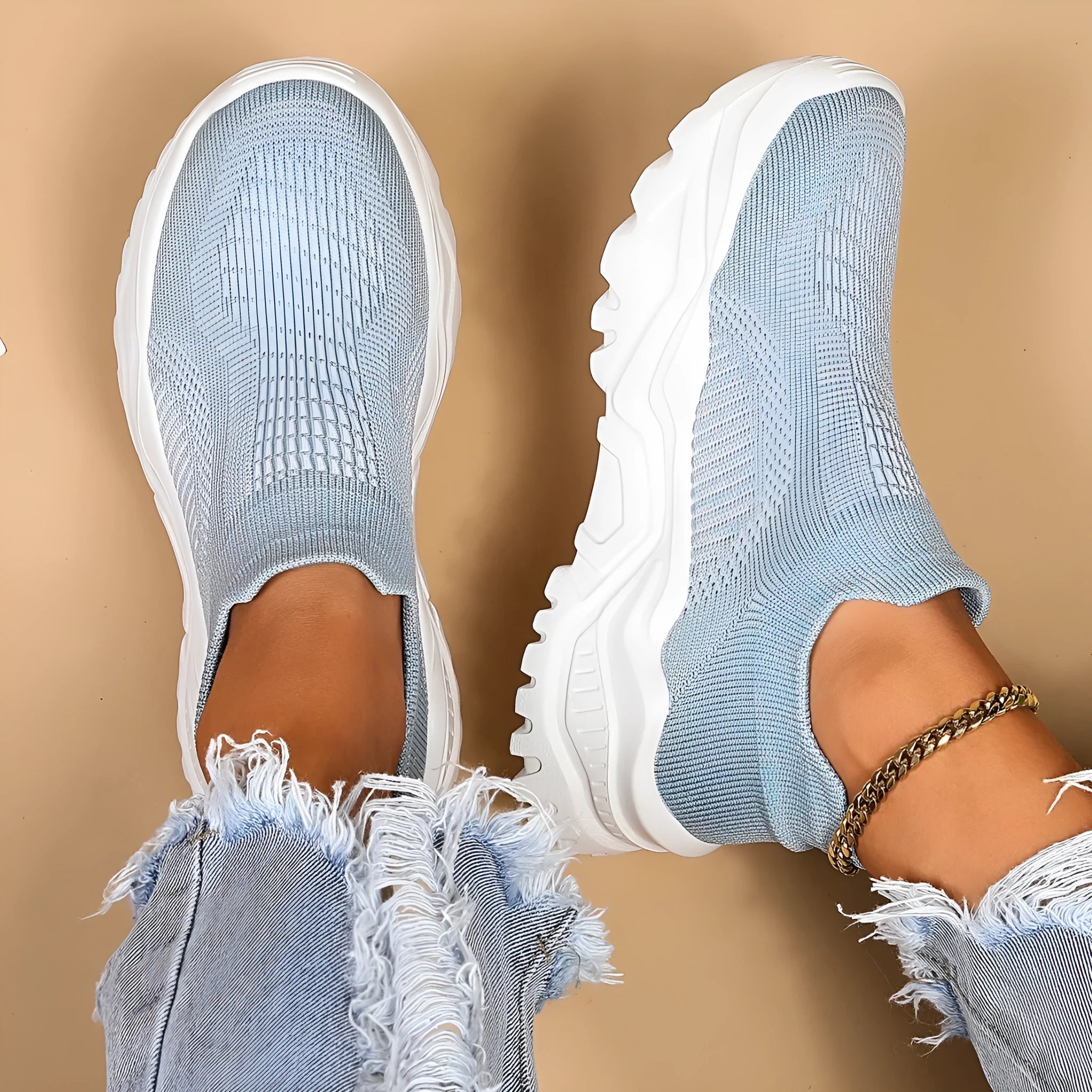 Light blue women's mesh slip-on sports shoes with round toe and 3-5cm heel