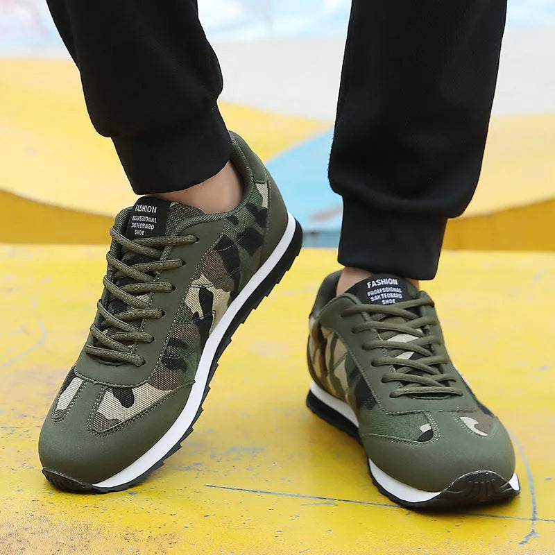 Unisex camouflage pattern low-top sports shoes with suede upper and mesh lining.