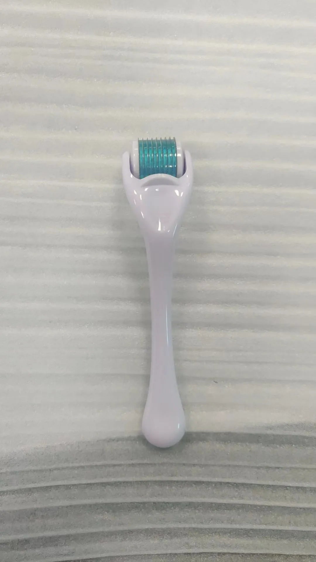 540 micro needle roller with PC handle and coloured wheel showing needle configuration for skin treatment