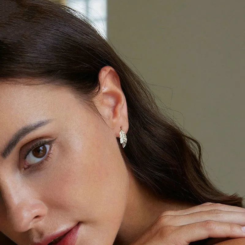 Feather stud earrings in S925 sterling silver with white gold plating, colour BSE933, women's all-match jewellery