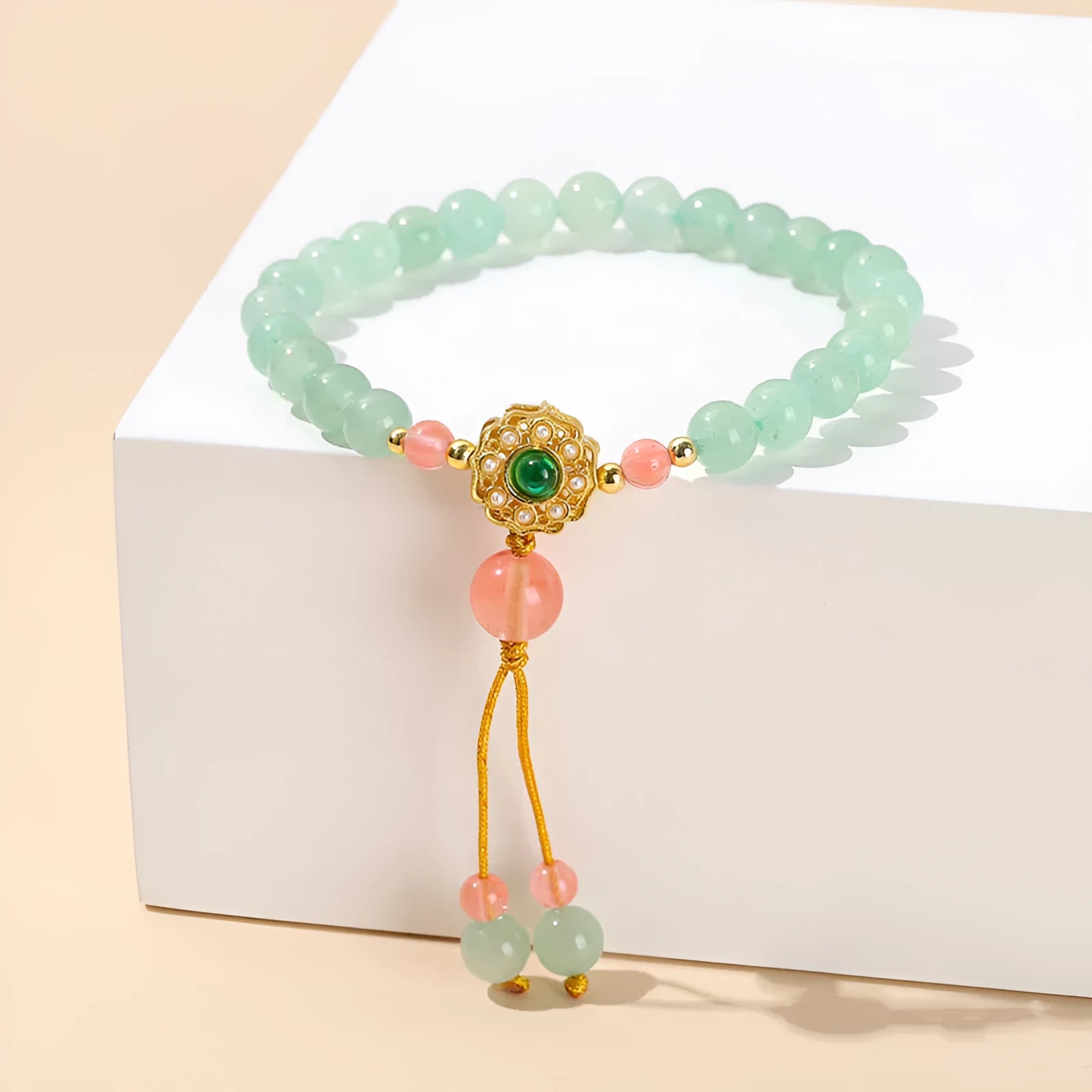 Natural jade green crystal bracelet with fresh design for women and girls