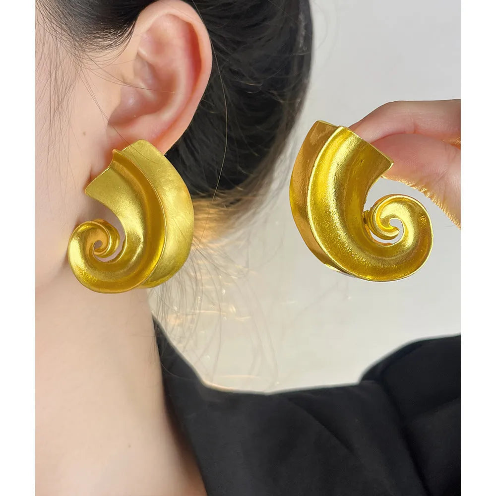 Geometric ear studs with 5cm retro design in gold or silver electroplated finishes