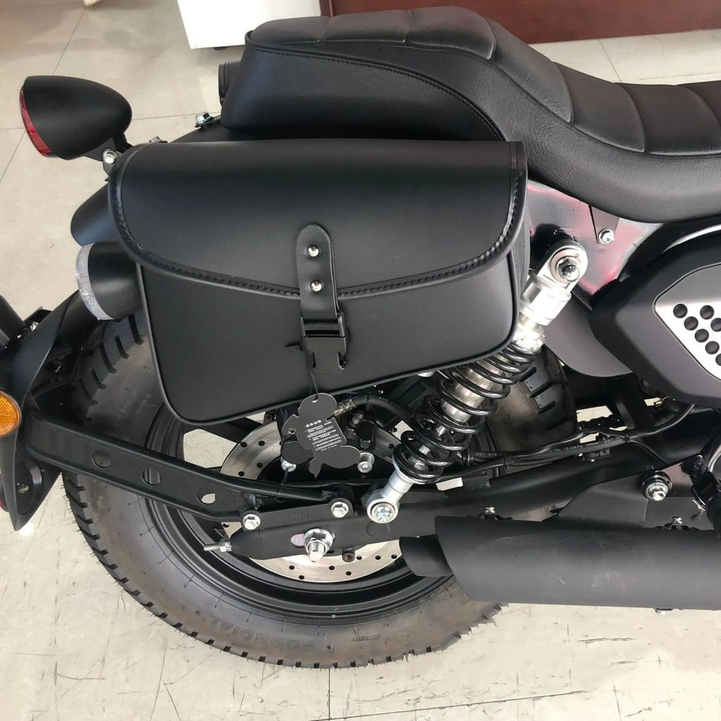 Black motorcycle swingarm bag mounted on Sportster, showing 30x24x20cm dimensions and PU leather construction