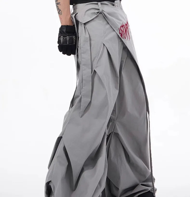 Boy modelling black wide-leg Korean-style summer trousers.