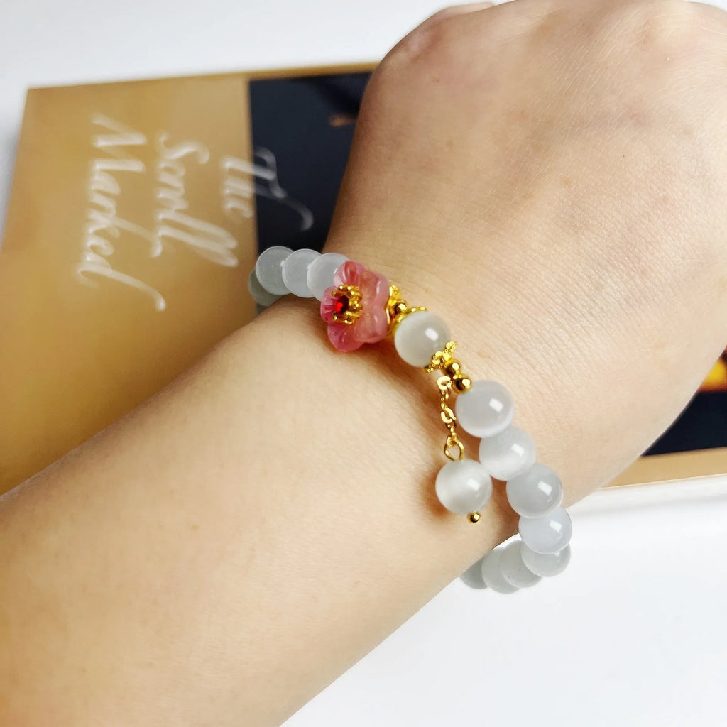 White opal flower beaded bracelet handmade from glass and coloured glaze in Chinese style