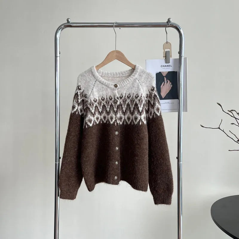 Women's contrast colour jacquard thickened sweater coat in loose fit with long sleeves, shown in milky white