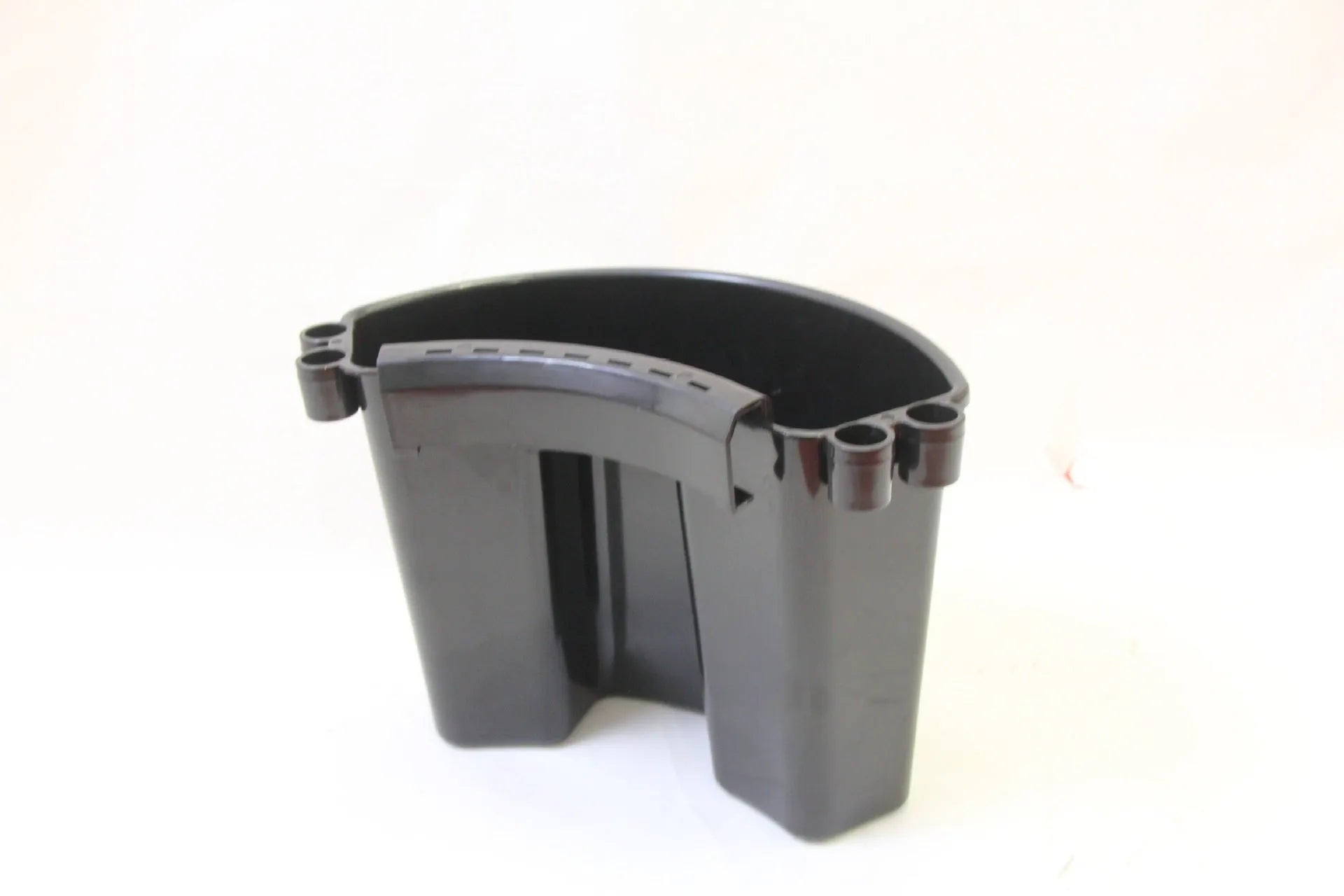 Car washing bucket with grit guard in black, red, blue, or pink, showing 20-litre capacity and sturdy handle