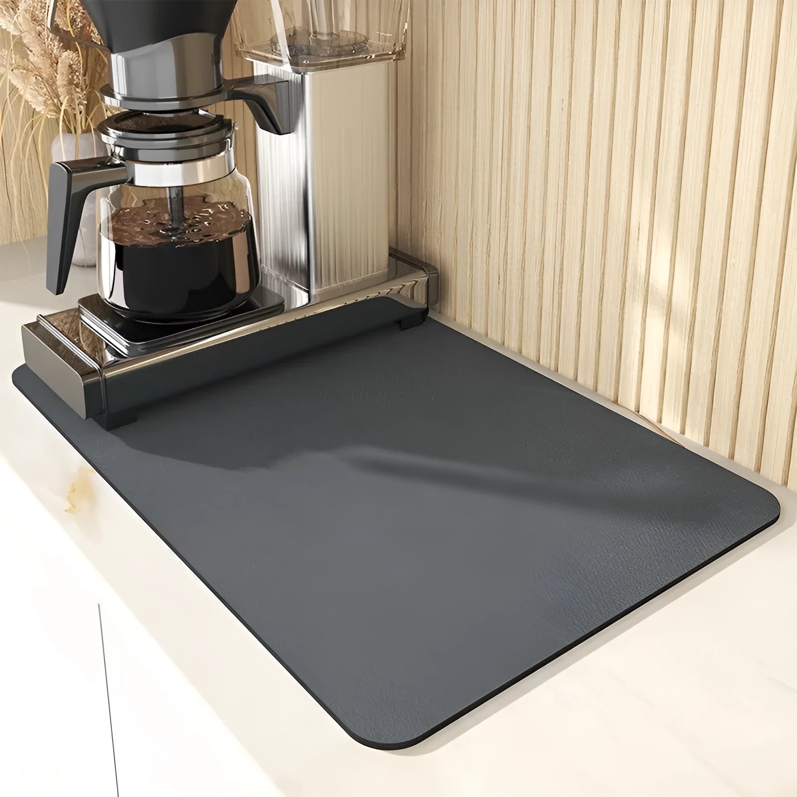 Square 60x90 cm rubber kitchen draining pad in blue checked pattern on countertop