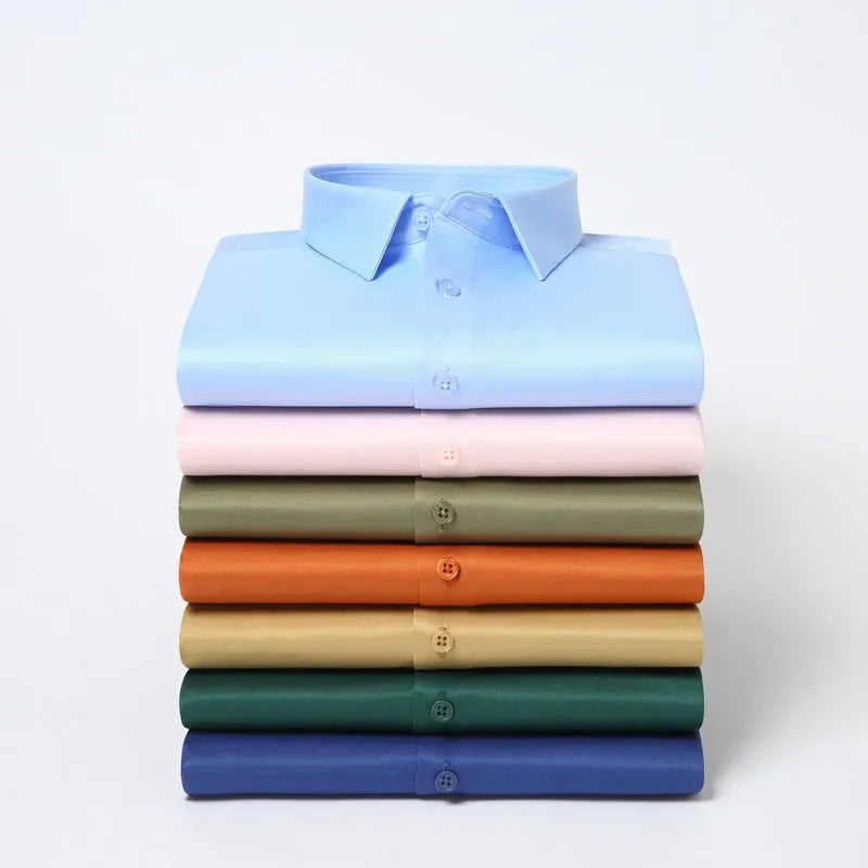 Man wearing a solid-colour long-sleeved elastic shirt in a loose fit.