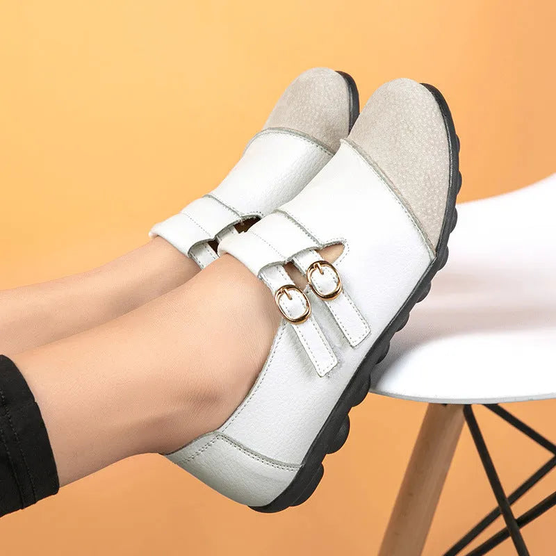 Casual black flat shoes with Velcro strap and round toe on a beef tendon sole.